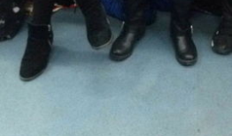 摸腿视频,揭秘摸腿视频背后的故事